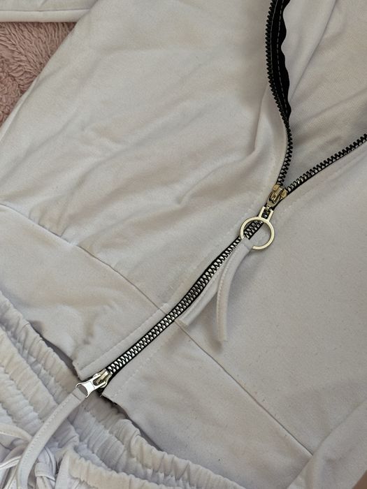 Костюм жіночий, білий