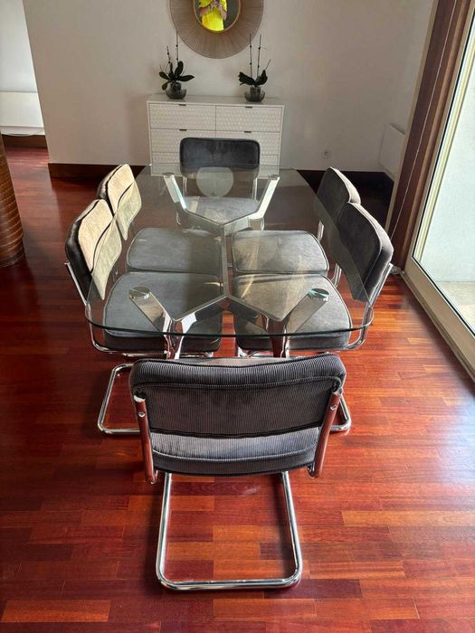 Mesa de Jantar em Vidro  e metal cromado com 6 cadeiras - Novas