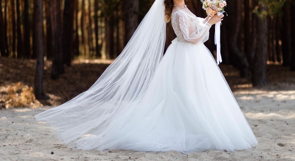 Ніжна весільна сукня