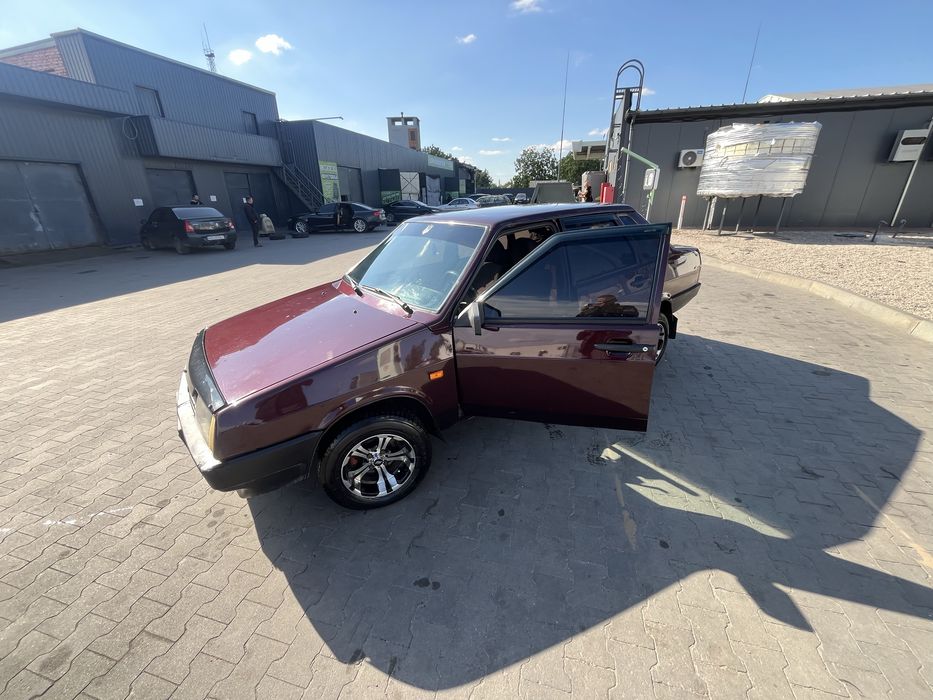 Продам ваз 2199 в гарному  стані !!