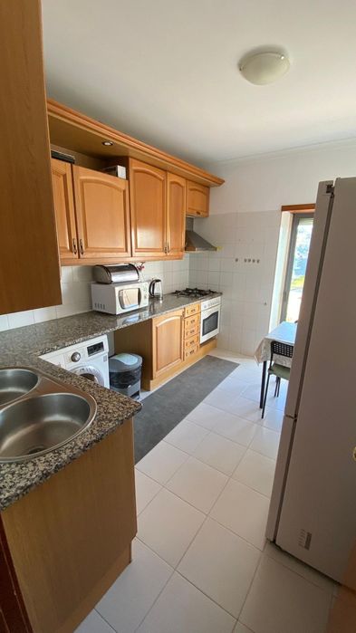T3, 2 casas de banho garagem e arrecadação