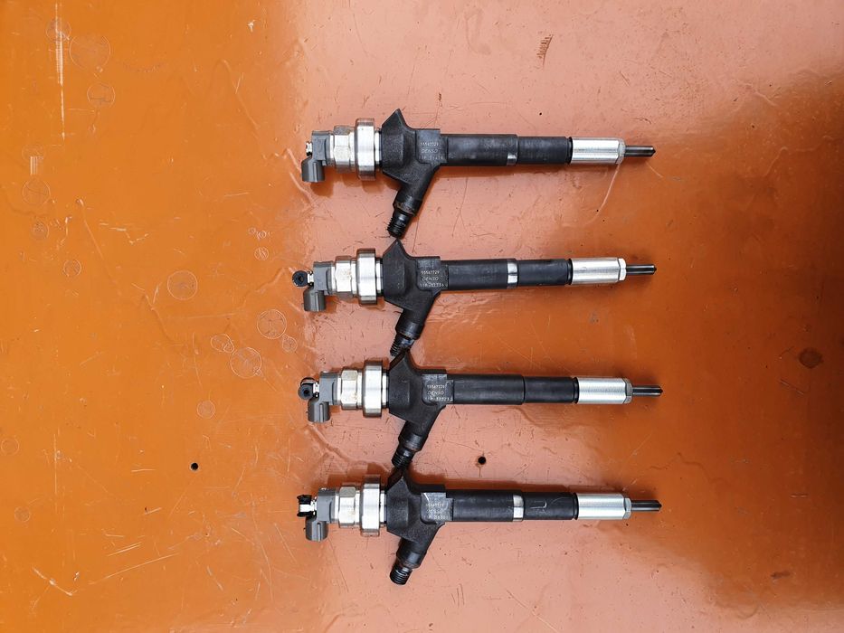 Форсунки палива 1.7 Opel 55567729