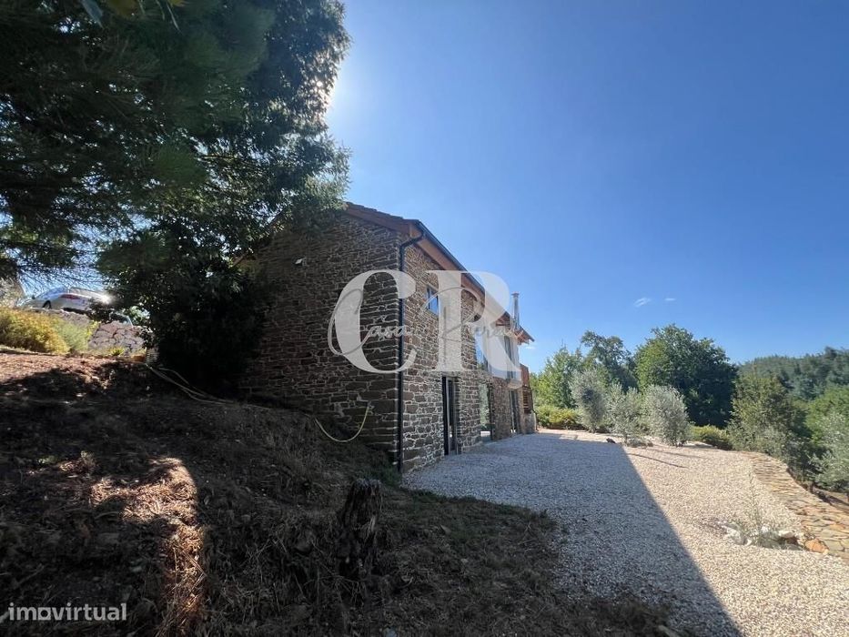 Casa de Pedra Renovada, Ruínas, Riacho, Poços e 15.570m2 de Terreno na