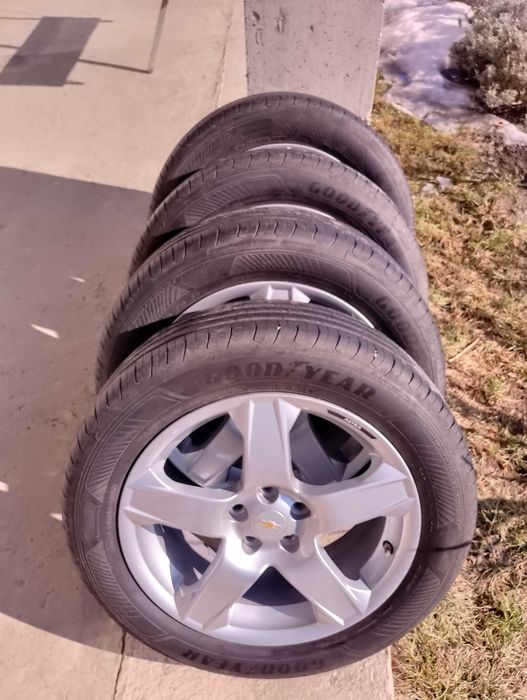 Шини GOODYEAR 215/55 R17 98W