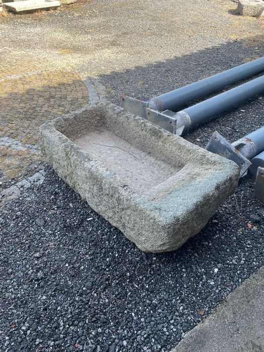 Tanque antigo em pedra
