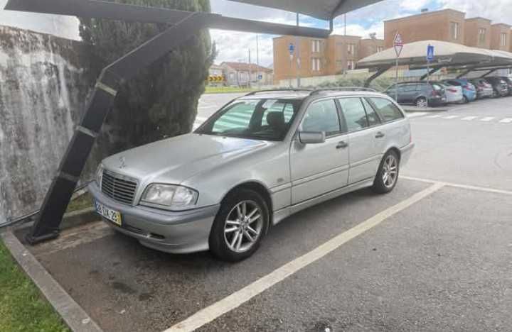 Mercedes-Benz 220