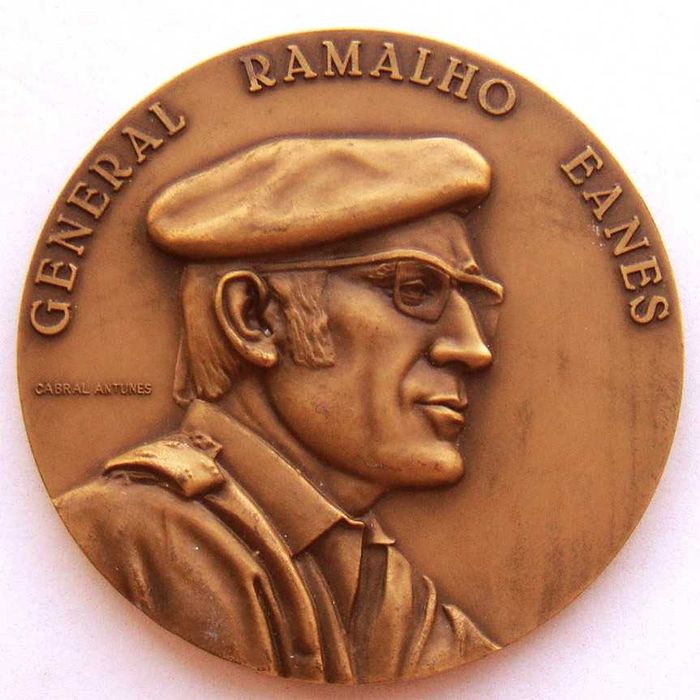 Medalha de Bronze Presidente General Ramalho Eanes por CABRAL ANTUNES
