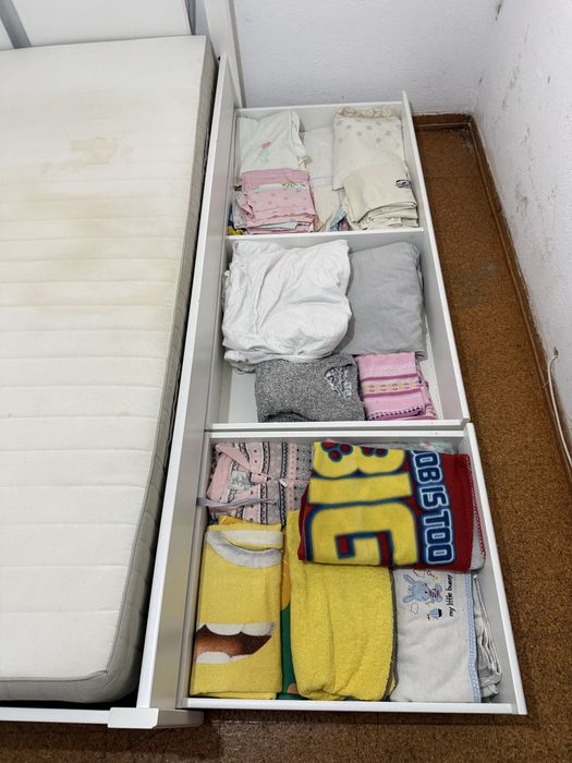 Cama IKEA Songesand 160x200 com arrumação (4 gavetões) em 2ª mão