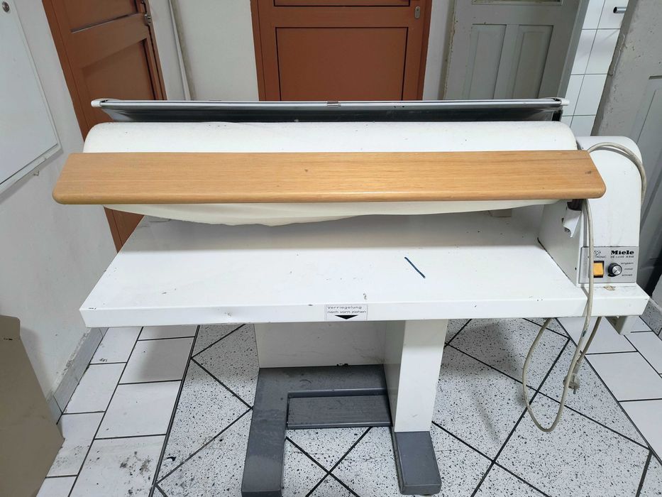 Sprzedam magiel - prasowalnicę MIELE DE LUXE B858