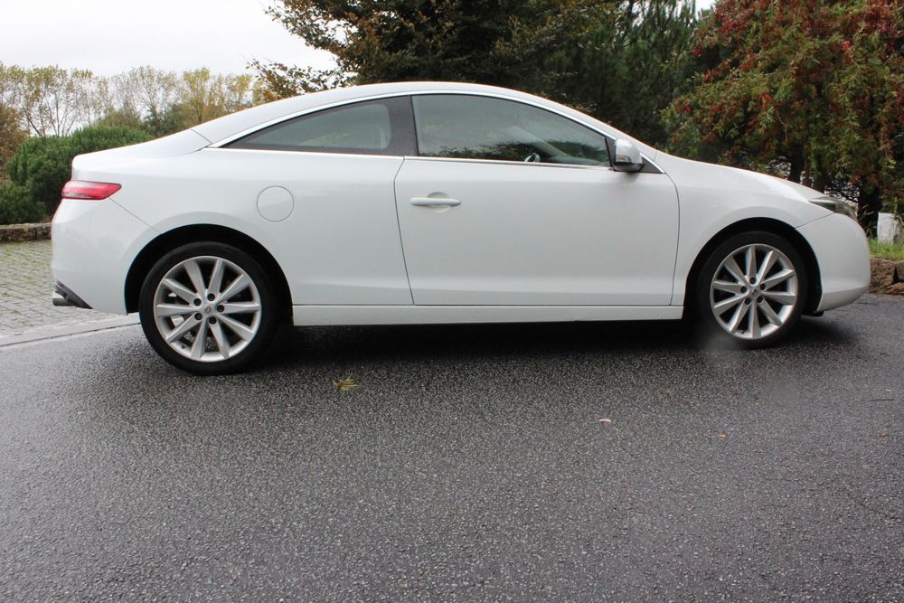 Renault Laguna Coupe 2.0 dCi Dynamique S 4Control