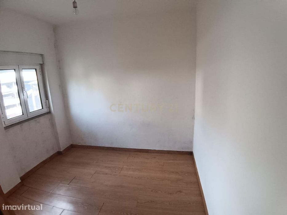 Moradia de 2 pisos, na Rua Sra Mercules, N 16, em Castelo Branco