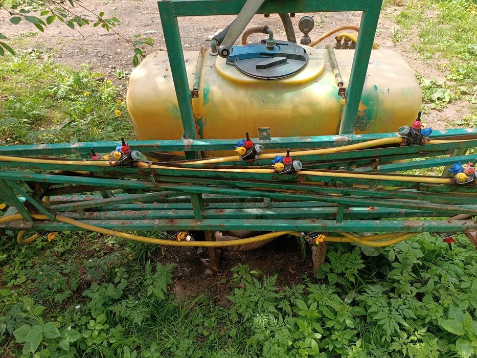 Оприскувач 200 літрів