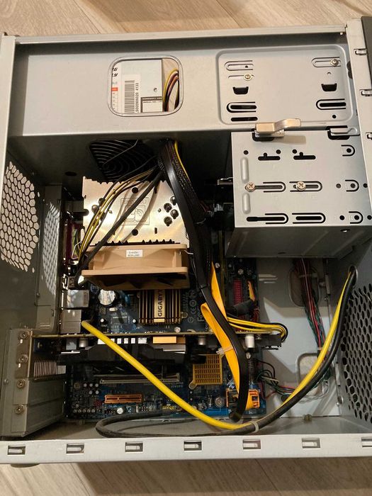 Komputer stacjonarny + monitor LCD 19"