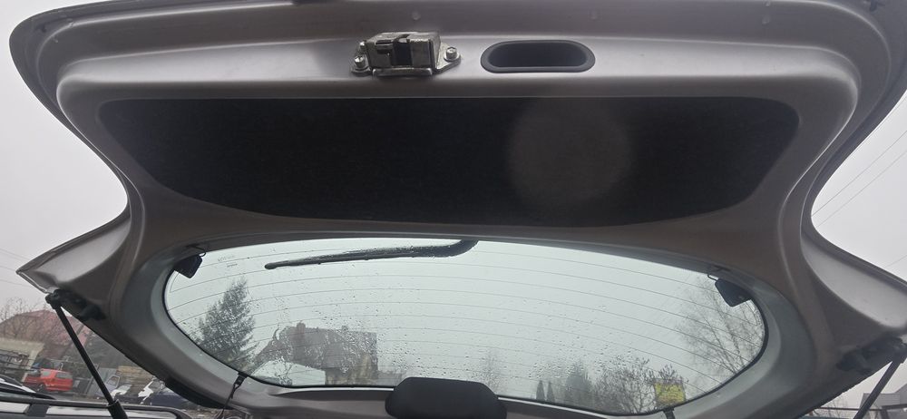 Klapa bagażnika tylna Toyota Yaris I 2002r 199