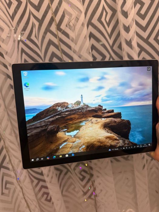 Microsoft Surface 5 pro 1807 4/128gb как новый