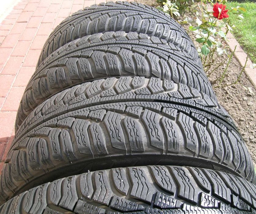 Opony zimowe UNIROYAL na stalowych felgach 15"