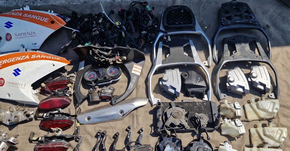 Suzuki DL650 V STROM zegar owiewka boczek wypełnienie osłona linka oś