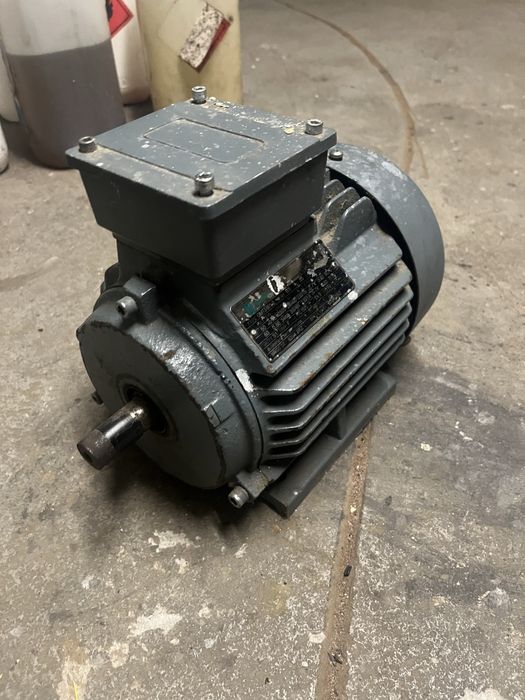 Silnik elektryczny troj fazowy 0.86 2890 rpm