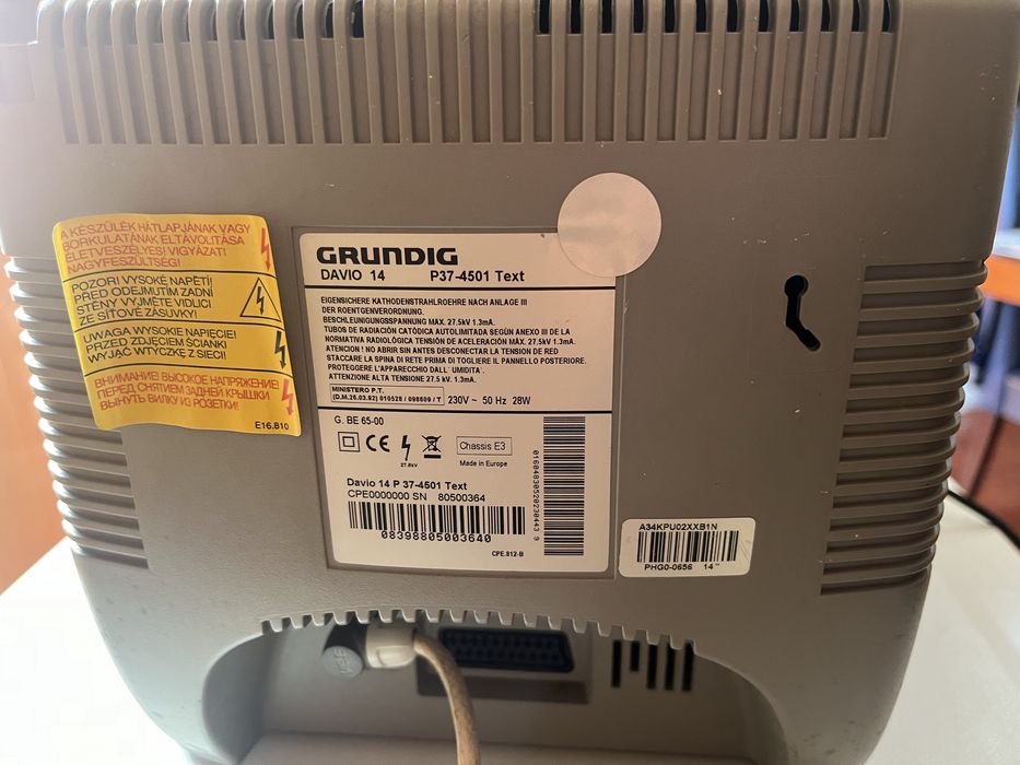 Grundig TV Davio 14” Prateado