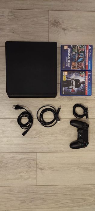 PlayStation 4 SLIM 1TB preta(Excelente estado), comando incluído, cabo