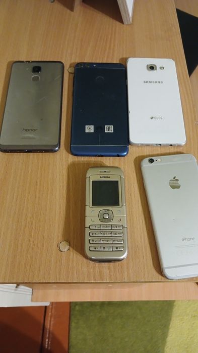 Телефони на запчастини