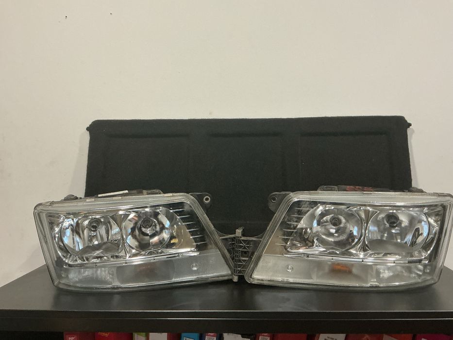 FAROL /OTICA DIREITA ESQUERDA CAMIAO MAN TGX L2007 ANO 2018