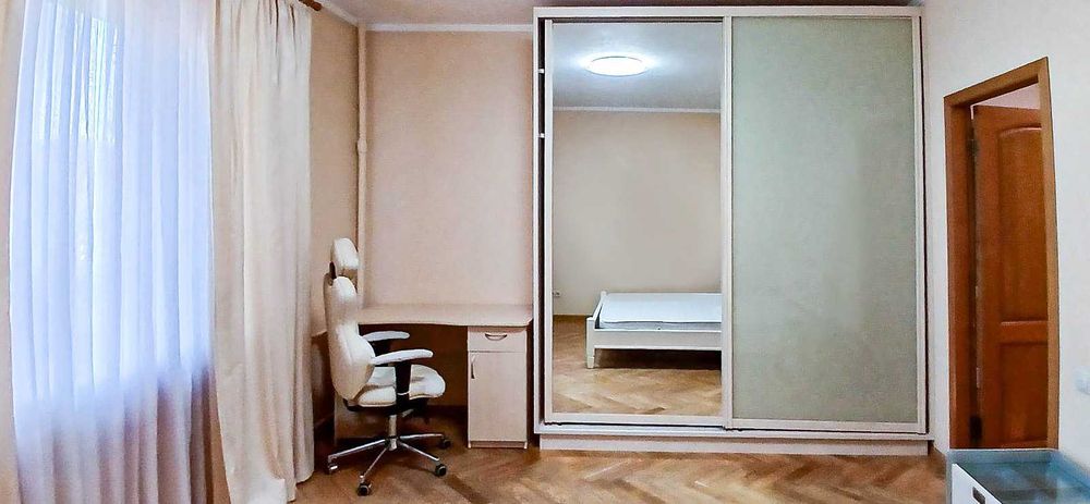 Оренда 3 кімнатної квартири, бульвар Лесі Українки, С.М. "Печерська"