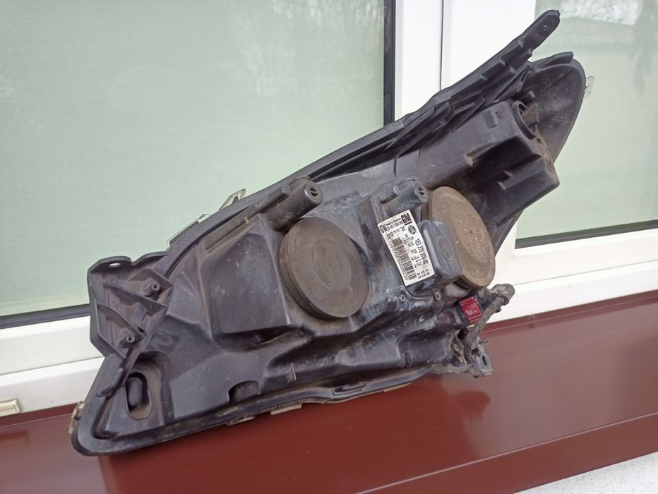 Opel Astra H lampa przednia prawa reflektor przód pasażera