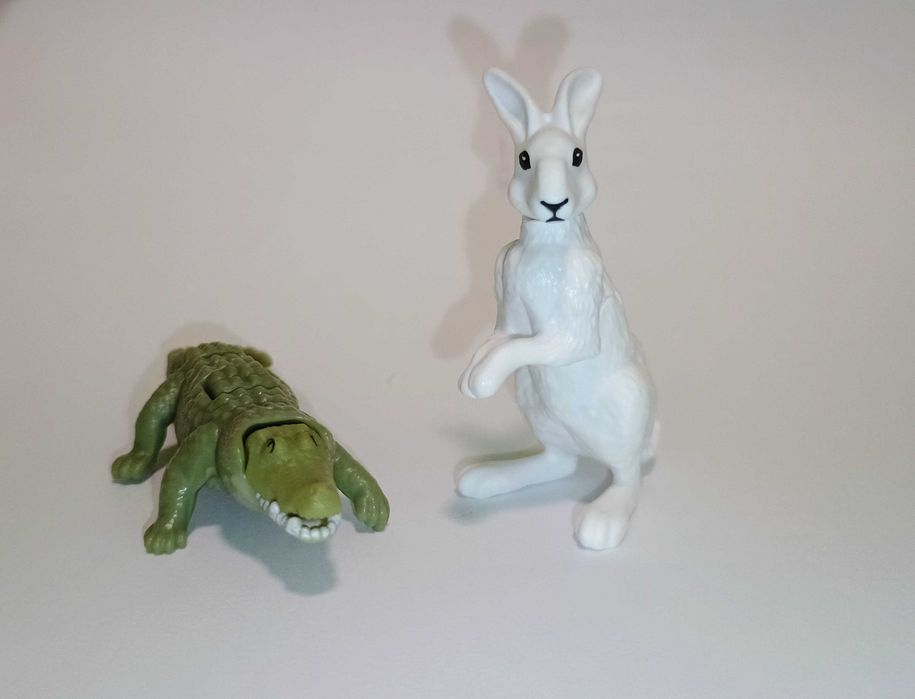 Dwie figurki aligator królik króliczek zajączek zając Kinder Surprise jajko niespodzianka Natoons