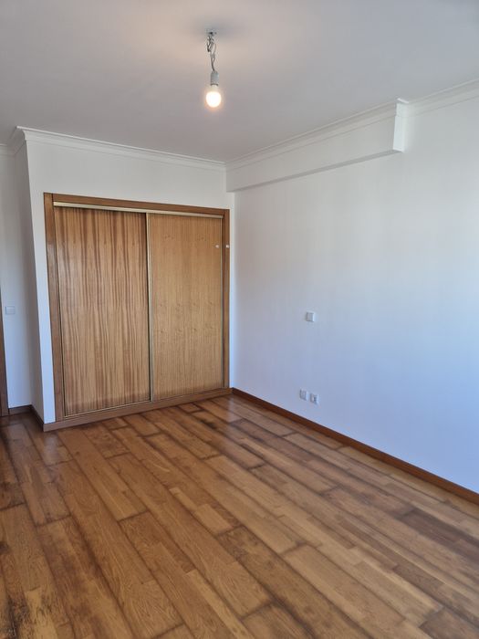 Vende-se apartamento T2 com 2 WC na Malaposta (Cruz da Areia)