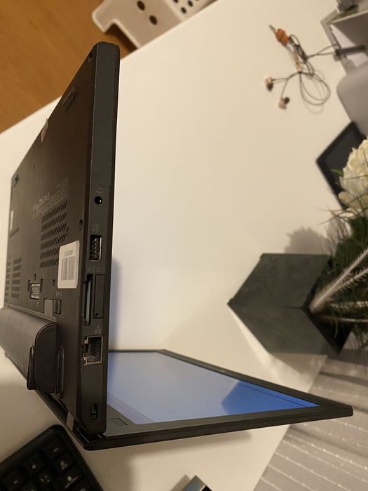 Lenovo Thinkpad x260 I5 8gb RAM 256gb SSD