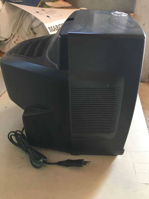 TOSHIBA Color Television Model 1400 RT64740208220161122