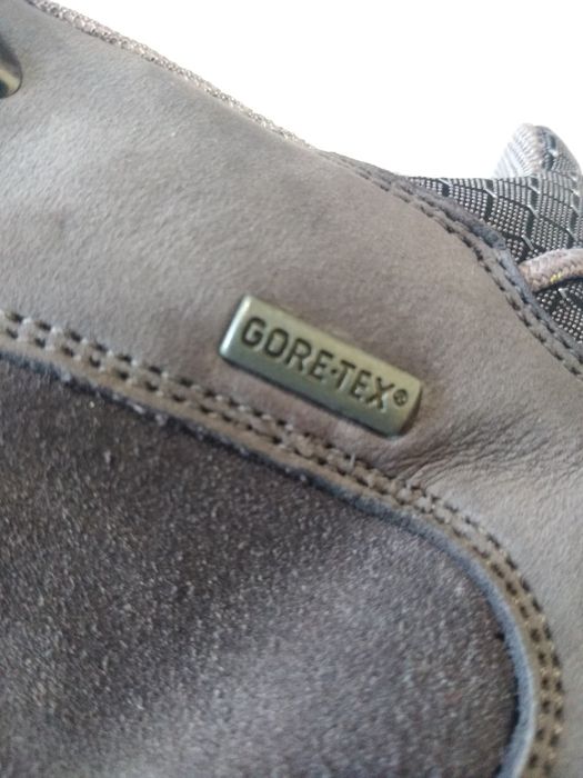 Кросівки Clarks "gore-tex" р. 35,5 - 36. (в гарному стані)  600грн
