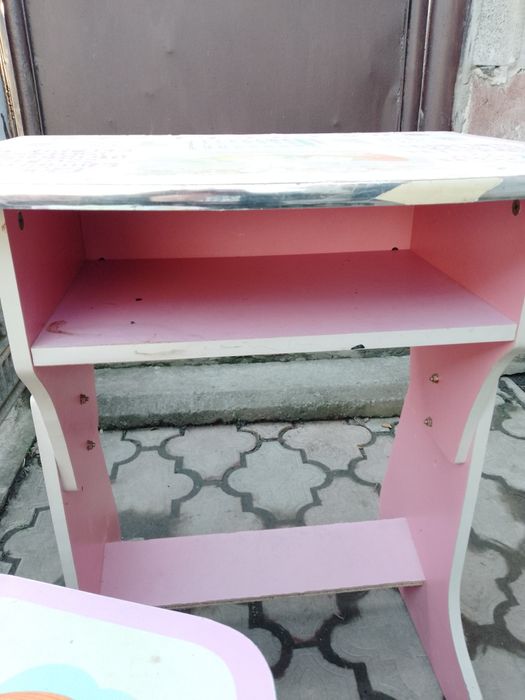 Продам парту 1000гр.