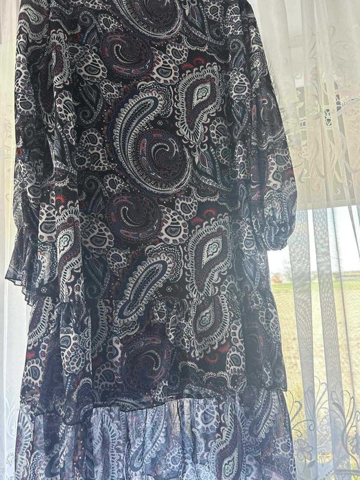 Sukienka (175cm wzrostu, 120cm w biuście)