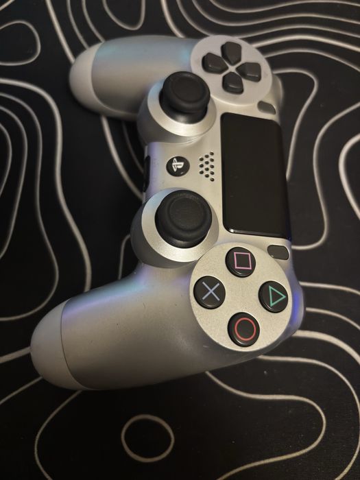 Продам терміново Джойстик Sony DualShock 4 для PS4, вживаний, срібний