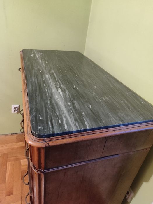 Zabytkowa komoda z 4 szufladami