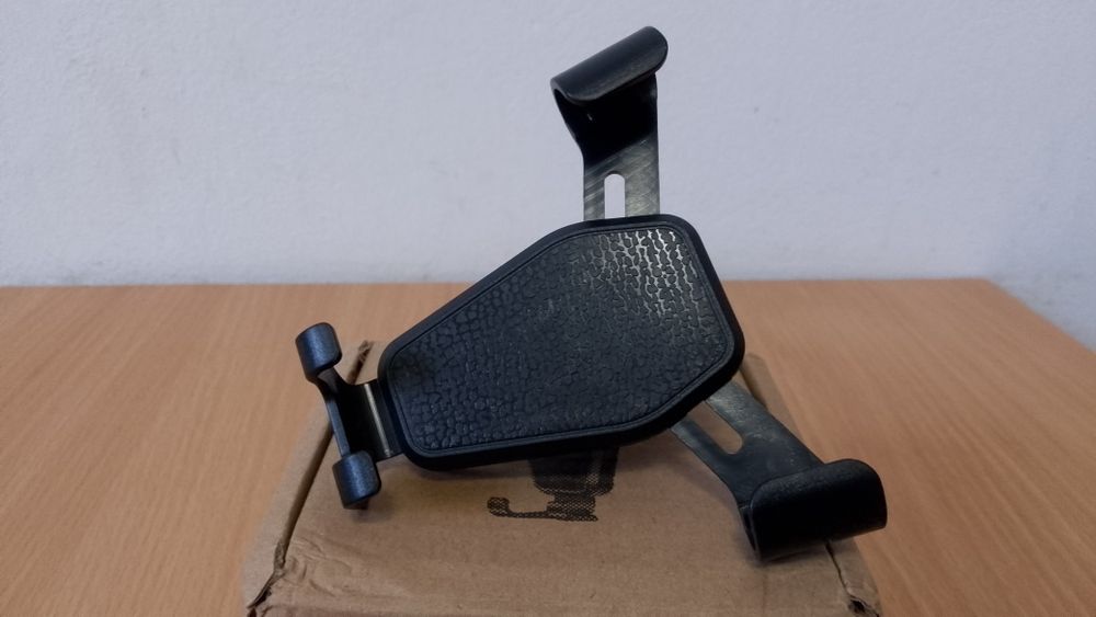 Uchwyt samochodowy na smartfona