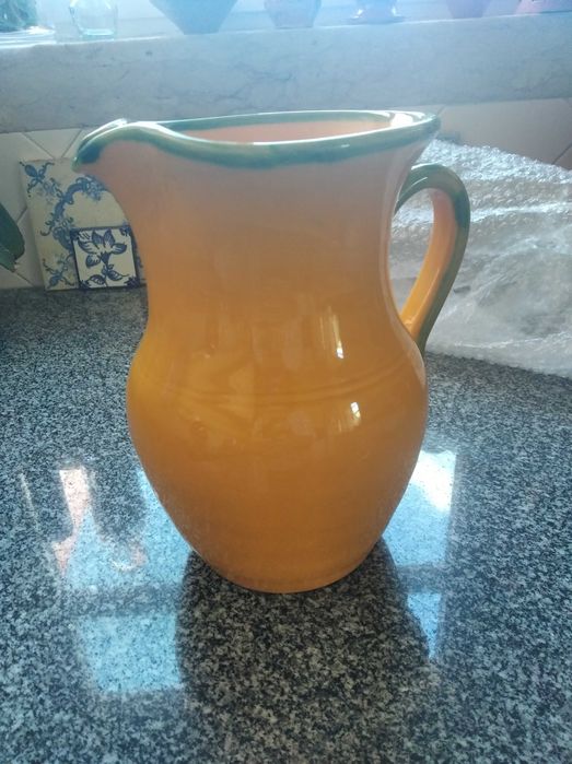 Jarro rústico amarelo