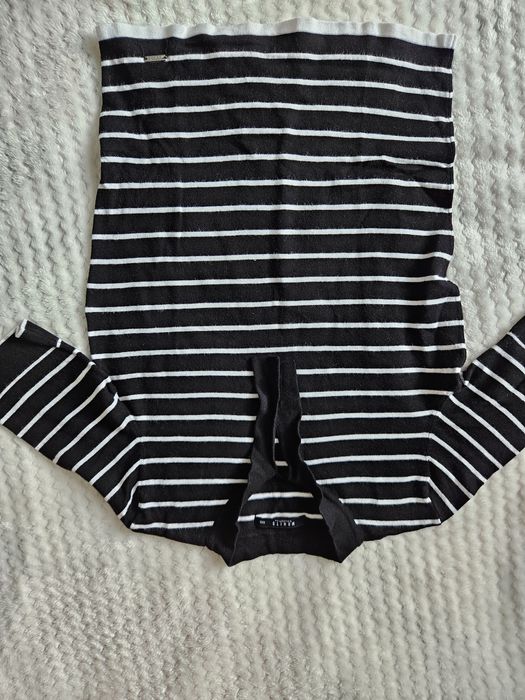 Czarna bluzka w białe paski