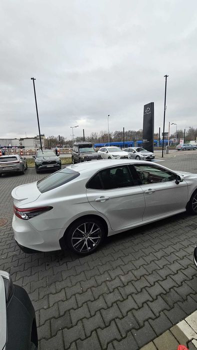 Toyota Camry 2.5 Hybrid Executive + VIP 1 wlasciciel . Salonowa