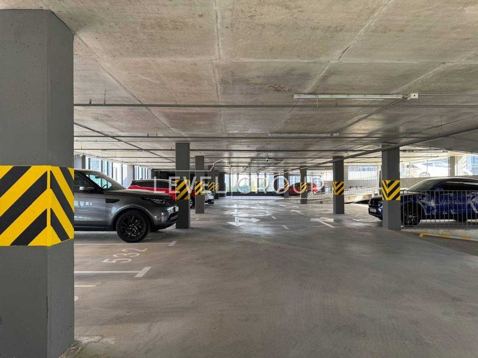 Продаж критого паркомісця В ЖК Варшавський, вул. О.Олеся 25