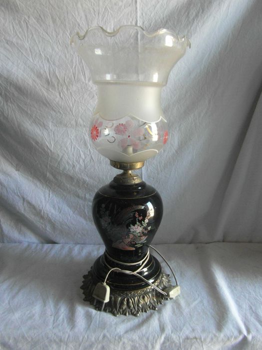 Candeeiro em louça e metal