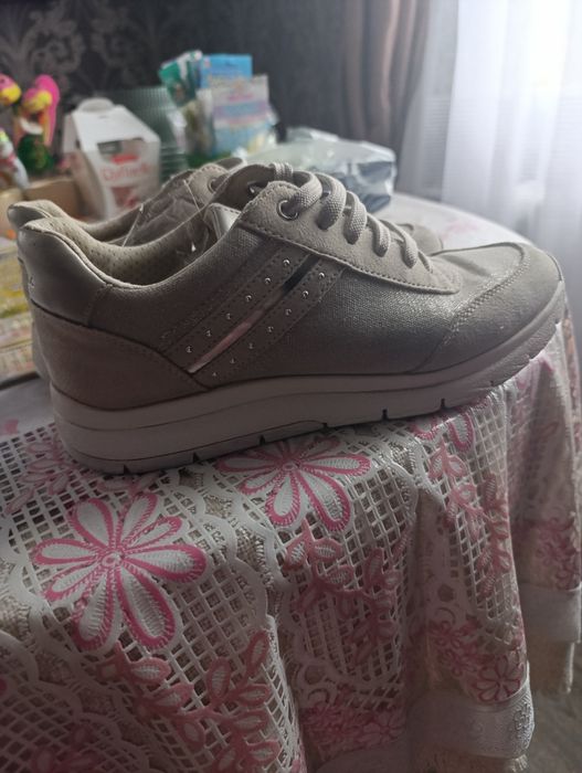 Продам Крассовки