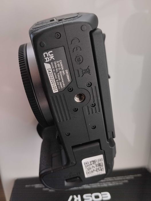 Canon EOS R7+ перехідник RF-EF, в заводській комплектації