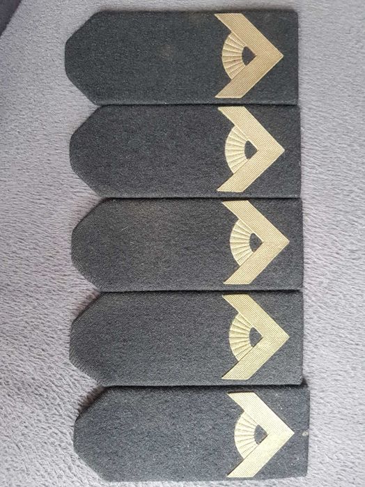 Pagony na mundur polowy w stopniu młodszego chorążego marynarki.