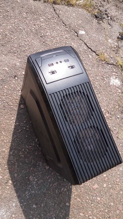 Продам корпус на системний блок, є пустий і є з начинкою