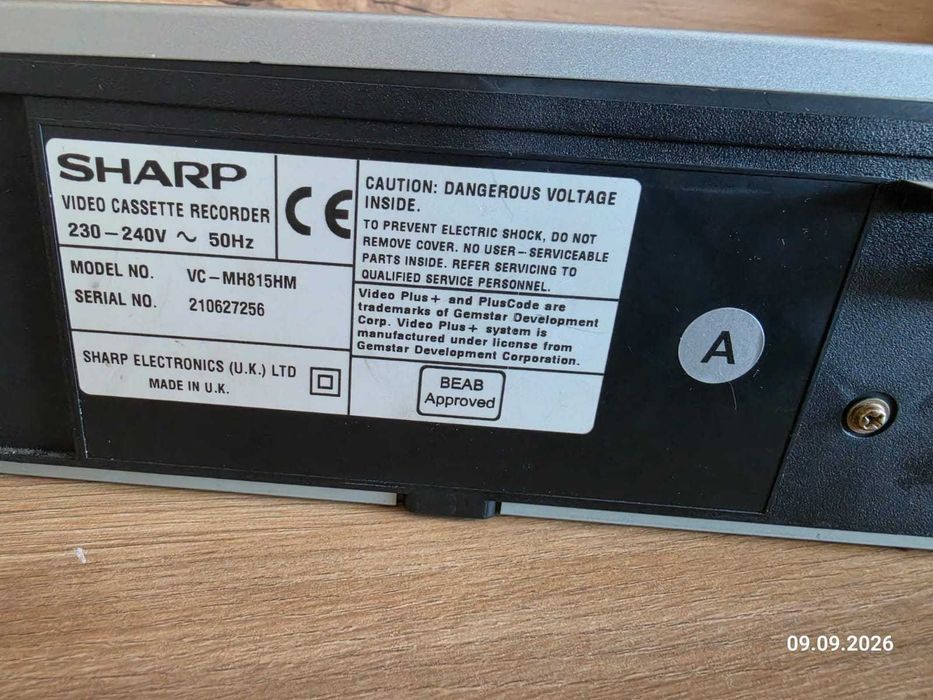 Sharp VC-MH815 magnetowid VHS + pilot
