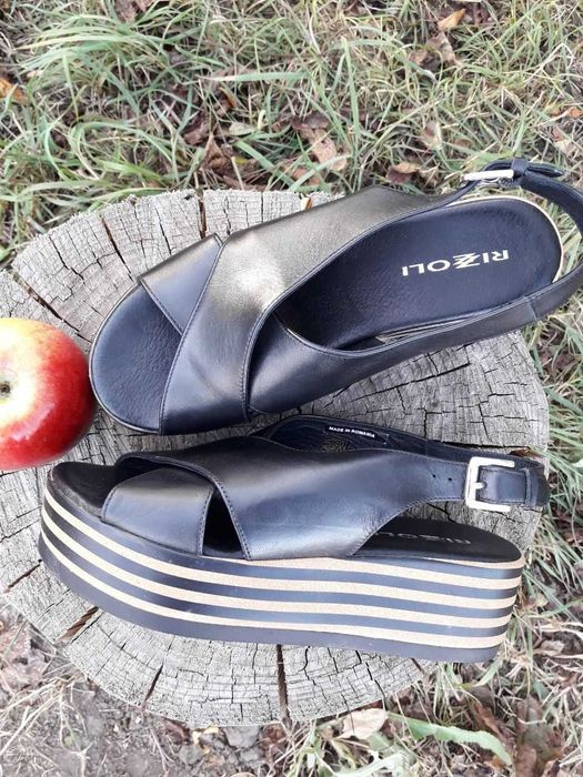 Босоножки, нові, кожа