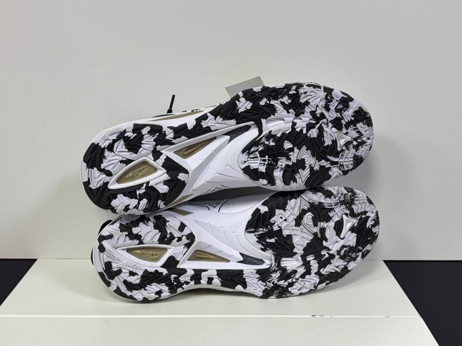 Волейбольні кросівки mizuno